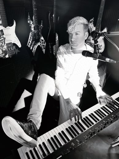 Gallery photo 10 of B's Keys Dueling Pianos
