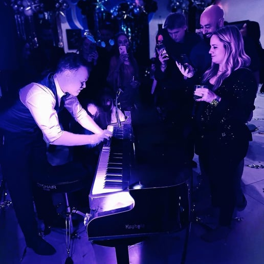 Gallery photo 1 of B's Keys Dueling Pianos