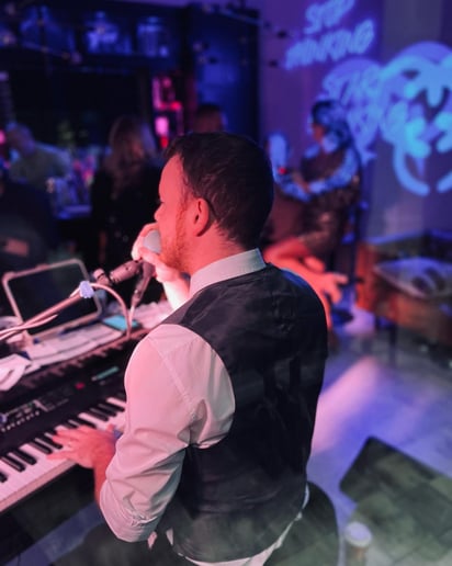 Gallery photo 14 of B's Keys Dueling Pianos
