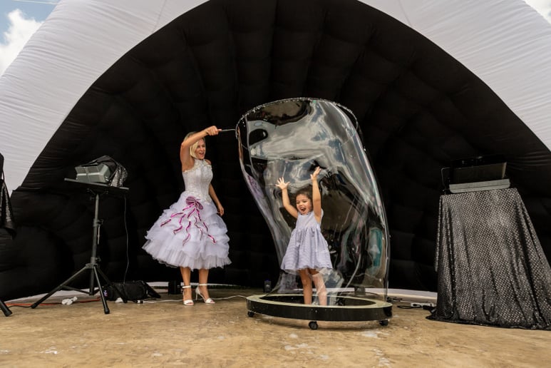 Gallery photo 1 of Alluring Bubble Show