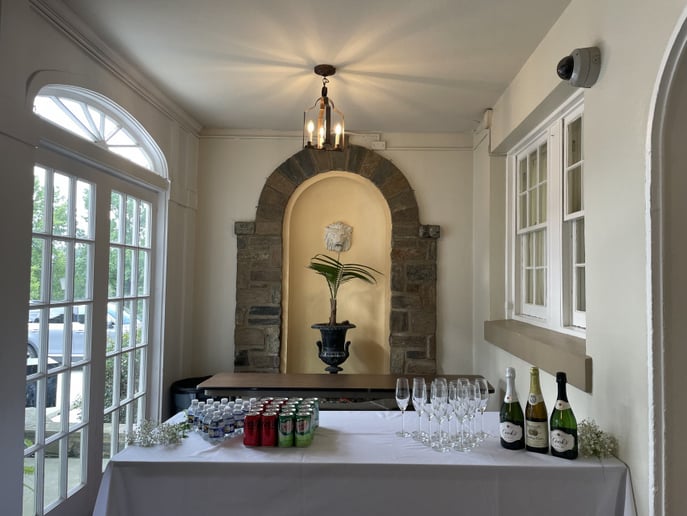 Gallery photo 1 of Bubbly Bartender