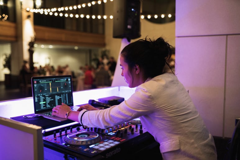 Gallery photo 6 of Buffalodjs