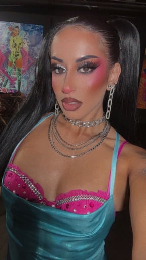 Gallery photo 6 of Burlesque and Gogo Dancing