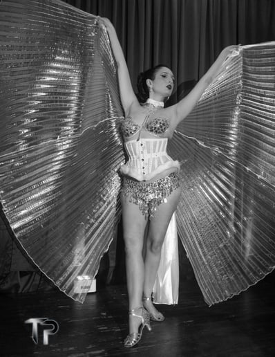 Gallery photo 1 of Allura Abyss Burlesque Dancer