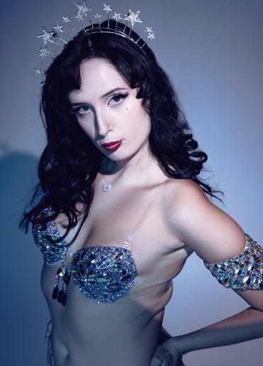 Gallery photo 5 of Allura Abyss Burlesque Dancer