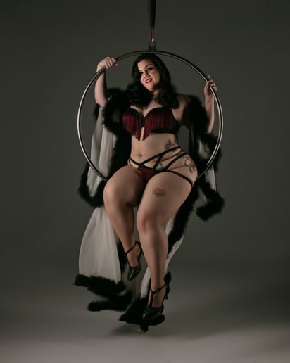 Gallery photo 1 of Marie La'Pearl Burlesque