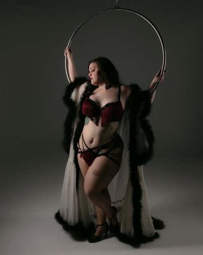 Gallery photo 2 of Marie La'Pearl Burlesque