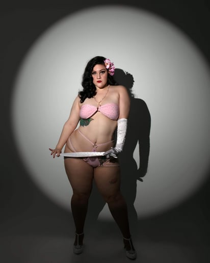Gallery photo 4 of Marie La'Pearl Burlesque
