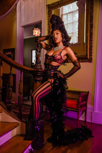 Gallery photo 1 of Mz Juno Burlesque