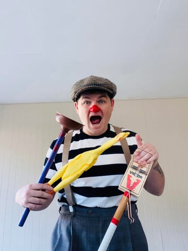 Gallery photo 8 of Buttons Entertainment & Variety Show