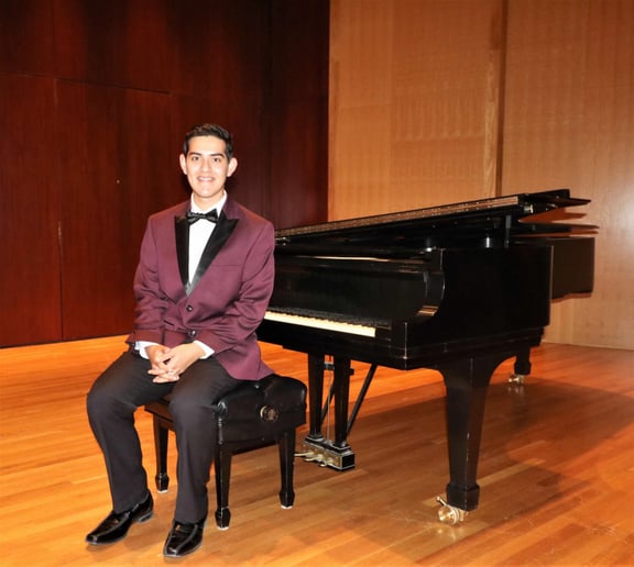 Gallery photo 1 of Caleb Meadows Pianist