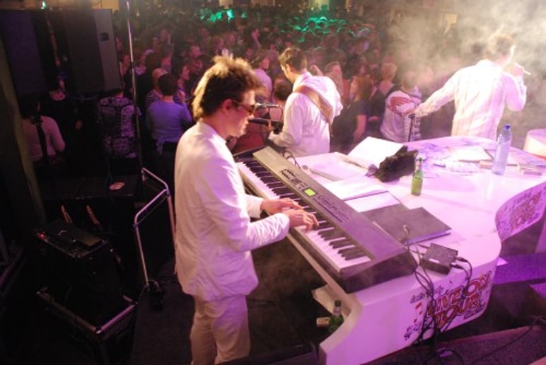 Gallery photo 14 of California Dueling Pianos