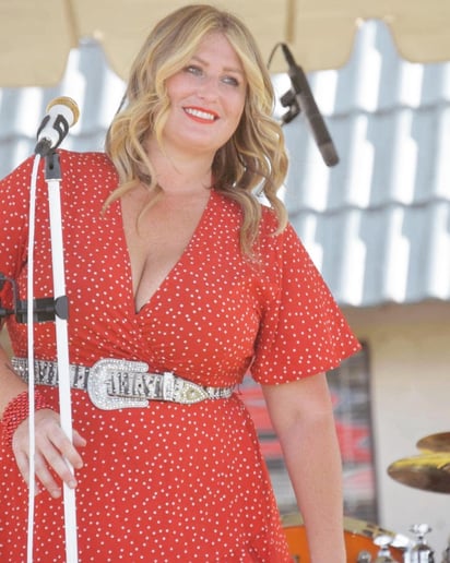 Gallery photo 1 of Candice Kelly