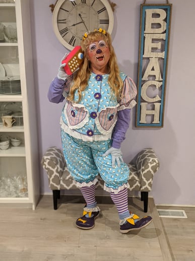 Gallery photo 3 of Candy Entertains Kids