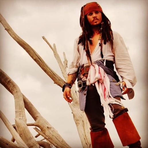 Gallery photo 7 of Captain Jack Sparrow Impersonator
