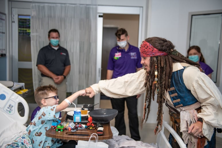 Gallery photo 10 of Captain Jack Sparrow Impersonator