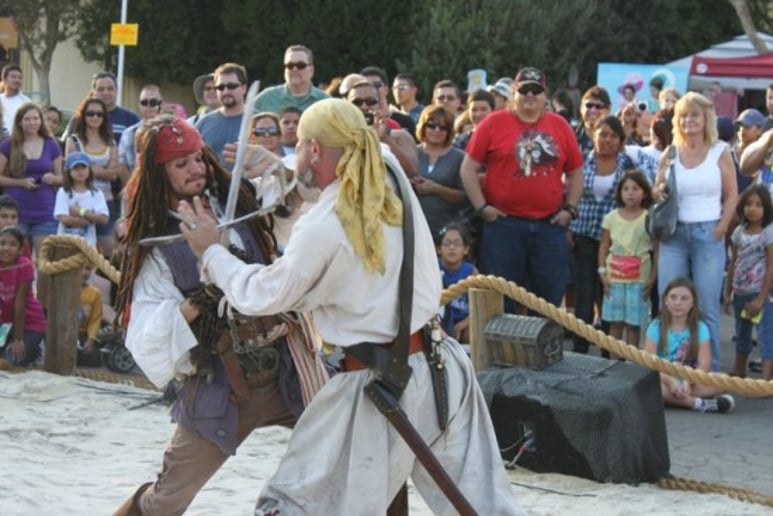 Gallery photo 3 of Captain Jack Sparrow Impersonator