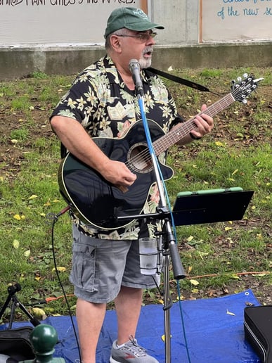 Gallery photo 3 of Captain Tom Music