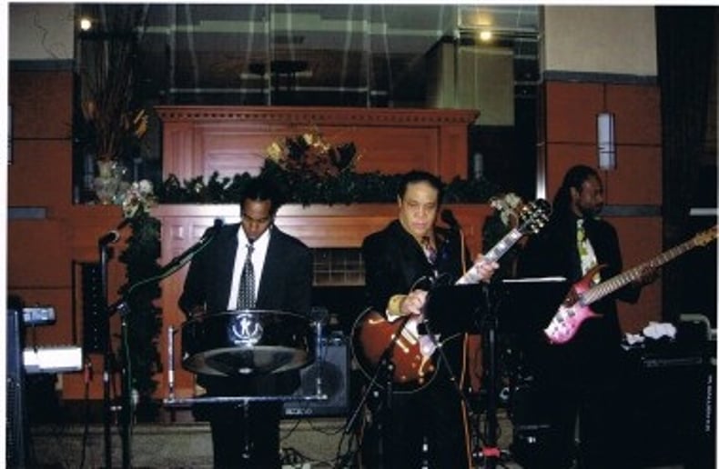 Gallery photo 2 of Dutchy's Caribbean Tropicanas