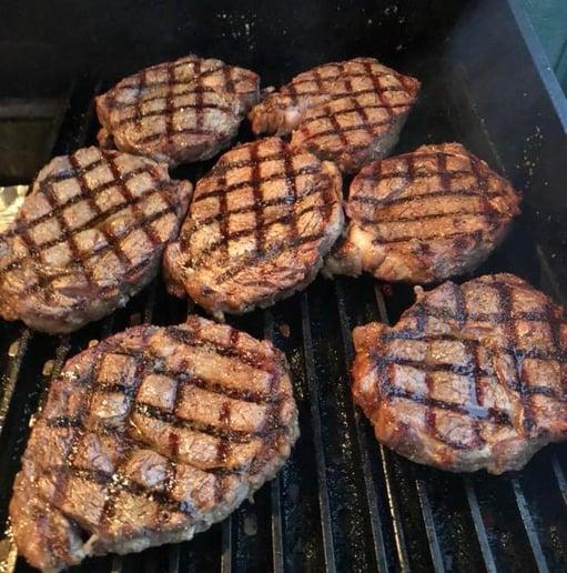 Gallery photo 4 of Carl & ‘Chelle’s Grill Room