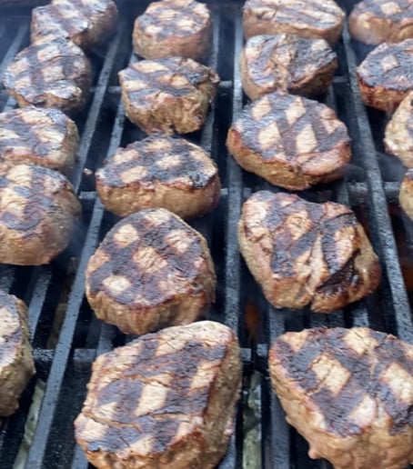 Gallery photo 5 of Carl & ‘Chelle’s Grill Room