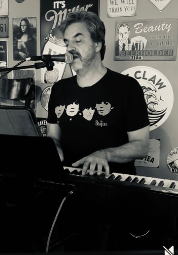 Gallery photo 6 of Carl on Keys