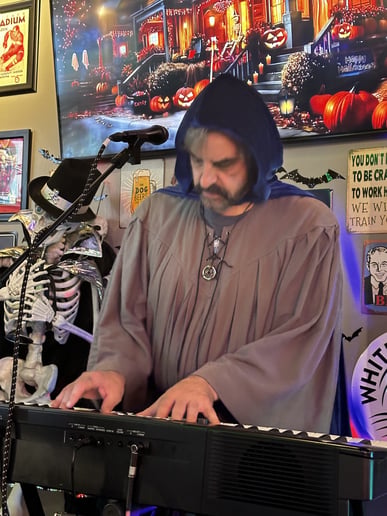 Gallery photo 7 of Carl on Keys