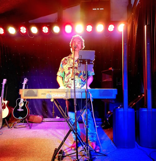 Gallery photo 8 of Carl on Keys