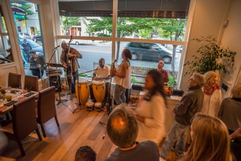 Gallery photo 4 of Carlitos Medrano & Sabor de mi Cuba