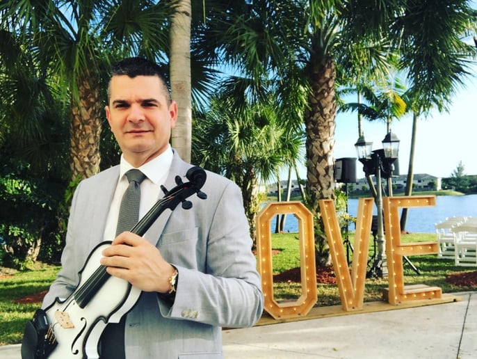 Gallery photo 5 of Carlos Florat Violinist