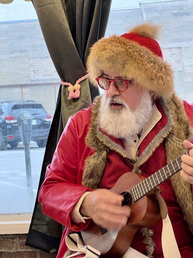 Gallery photo 4 of Caroling Kris Kringle