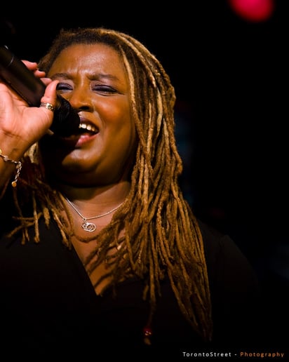 Gallery photo 7 of Queen Carolyn T
