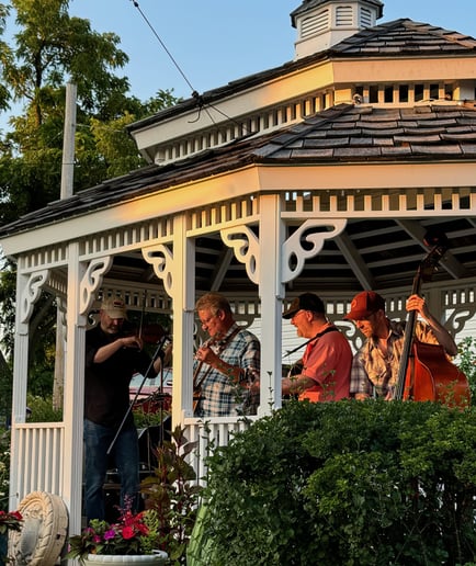 Gallery photo 1 of Bourbon Aristocracy