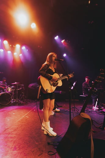 Gallery photo 2 of Casey Tutton - singing guitarist