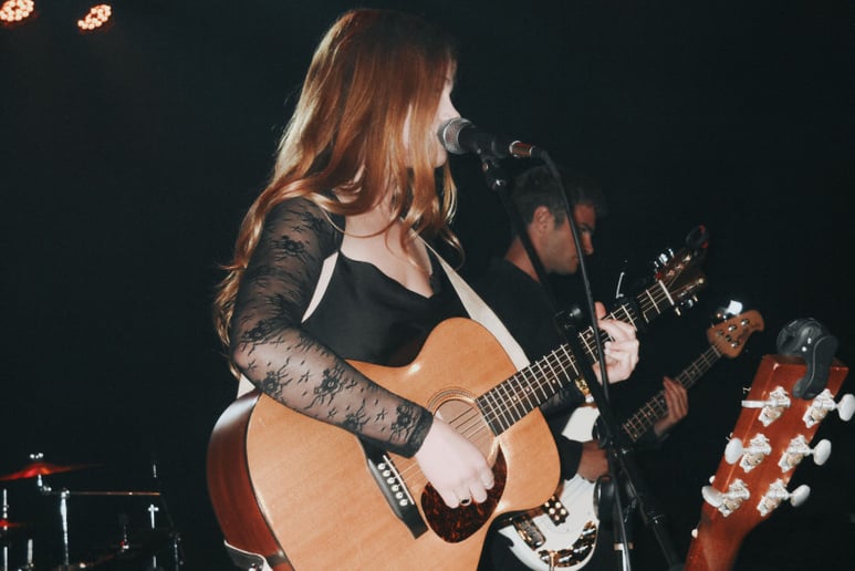 Gallery photo 1 of Casey Tutton - singing guitarist