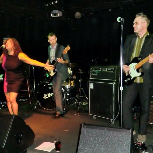 Gallery photo 1 of Caz Gardiner