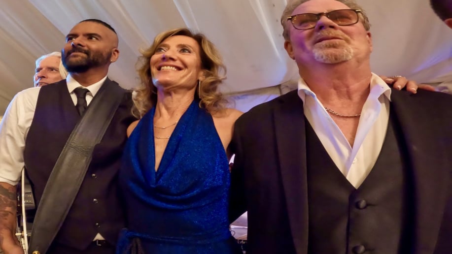 Gallery photo 8 of Cece Pastor: Top 40, Dance & Party Band