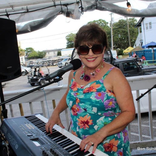 Gallery photo 2 of Cecilia Jeffrey Entertainment