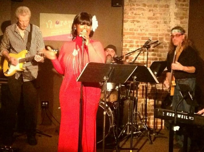 Gallery photo 3 of Cee Songbird