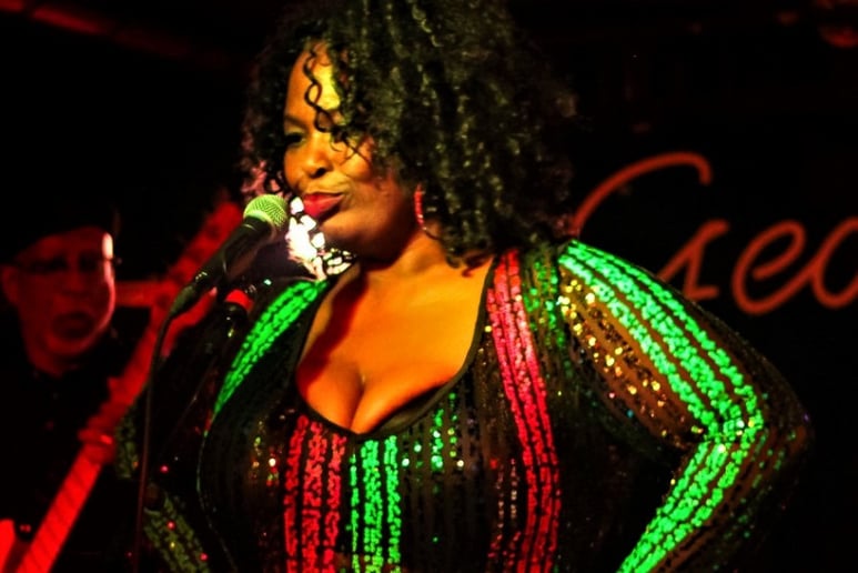 Gallery photo 8 of Cee Songbird