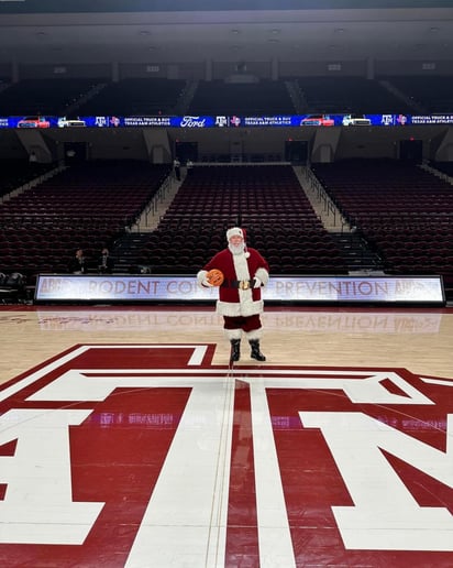 Gallery photo 2 of Celebrate with Claus