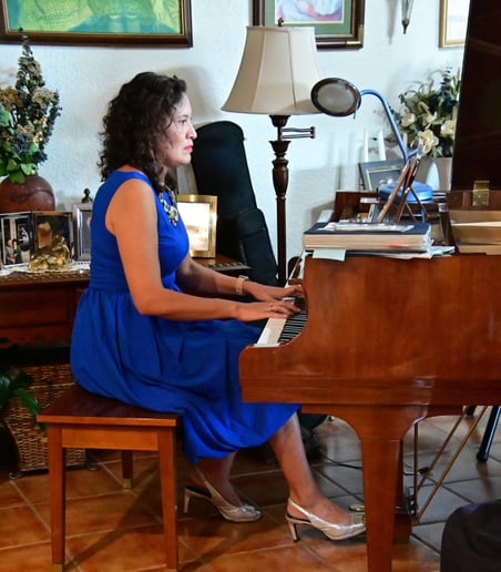 Gallery photo 1 of Celeste Maldonado - Solo Pianist