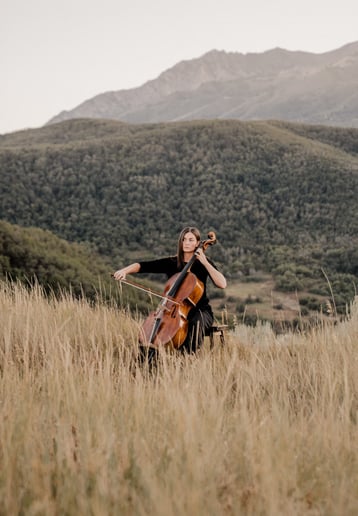 Gallery photo 3 of Cellist Daphne O'Rullian