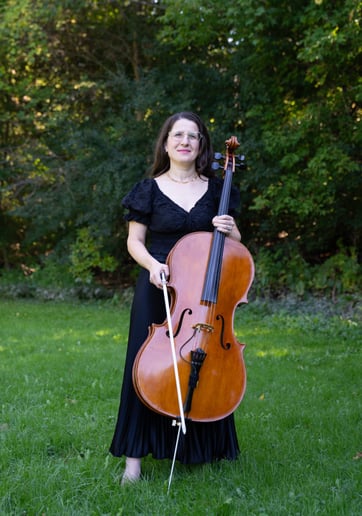 Gallery photo 1 of Cellist Zaida