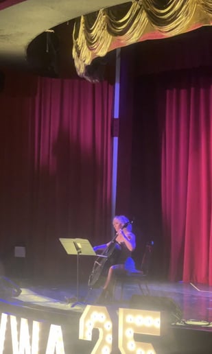 Gallery photo 11 of Cellista