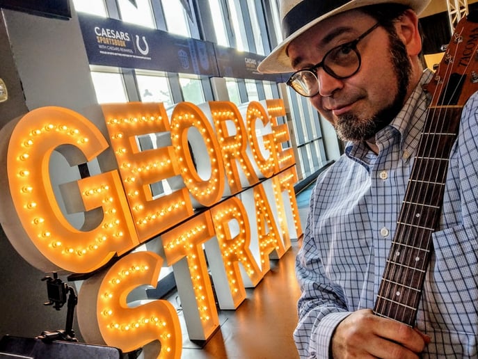 Gallery photo 6 of Samuel Lawson - Guitar, Voice, Lute