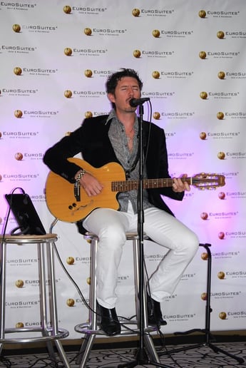 Gallery photo 4 of Cesar Franko Singer