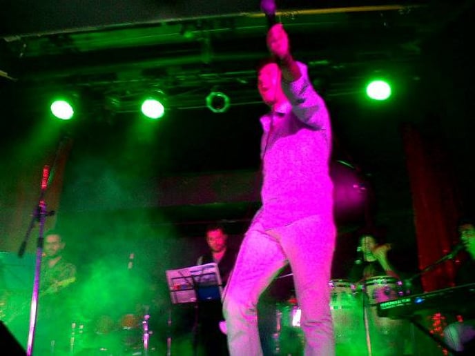 Gallery photo 6 of Cesar Franko Singer