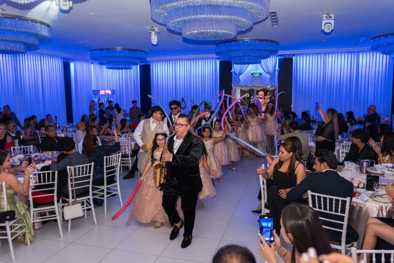 Gallery photo 1 of Charlie D. Sax & DJ Experience