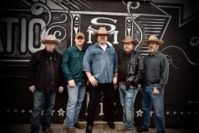 Gallery photo 1 of Chasing Texas